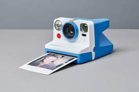 A blue and white instant camera

Description automatically generated