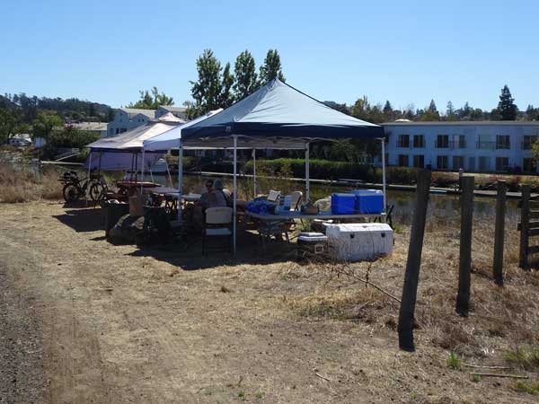 A tent set up in a field

Description automatically generated